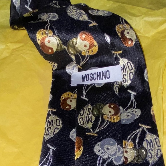 Vtg MOSCHINO Rare Silk Cherry Weave Necktie - Picture 3 of 12
